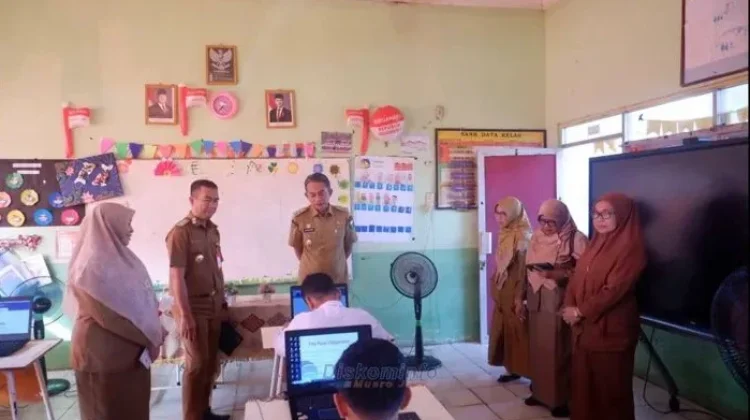 Pastikan Ujian Berjalan Lancar, Wabup Muaro Jambi Tinjau Pelaksanaan TKA SD