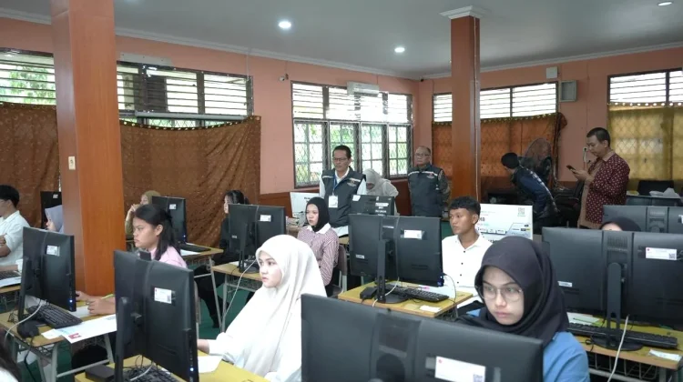 Rektor UNJA Tinjau UTBK SNBT di Mendalo