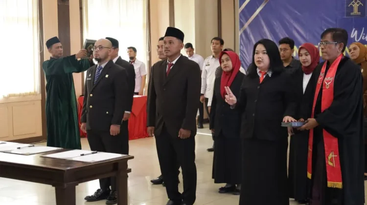 Kakanwil Kemenkum Jambi Lantik Analis Hukum dan PAW MPD Notaris