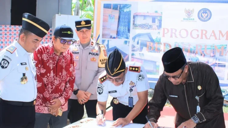 Bedah Rumah Kolaborasi Baznas dan LP Narkotika Muara Sabak