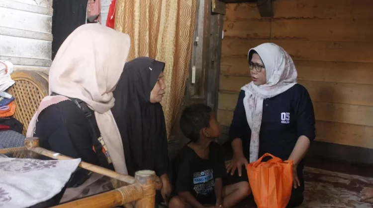 Dinas Sosial Kota Jambi Peduli Stunting dengan berbagi paket Gizi