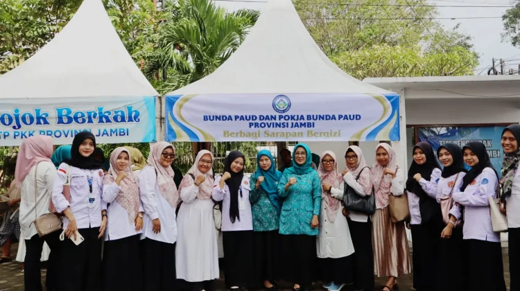 Rabu Berkah, Bunda PAUD Bagikan Sarapan Bergizi untuk Warga