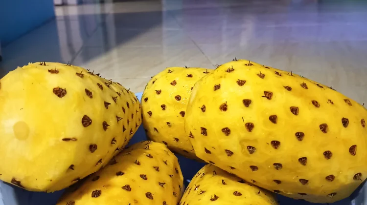 Cara Praktis mengupas nanas, tips dan trik nya