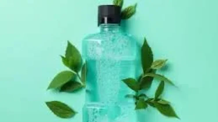 Mengenal Manfaat dan Jenis Obat Kumur (Mouthwash)