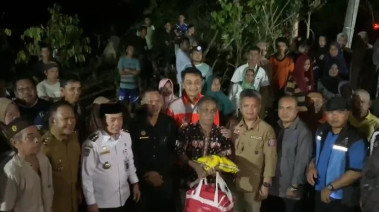GubernurTinjau Korban Banjir Merangin