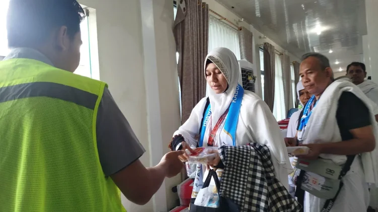 Dilepas Gubernur Kloter BTH 19 Jambi menuju Tanah Suci