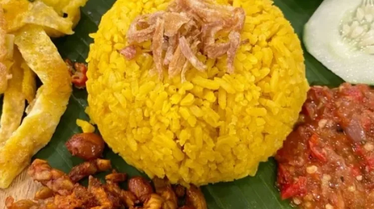 Nasi Kuning Magic Com: Praktis, Harum, dan Lezat