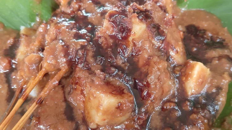Sate Daging Bumbu Melimpah
