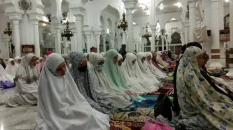 Hukumnya Bagi Wanita Muslimah Ibadah Sholat Jum'at