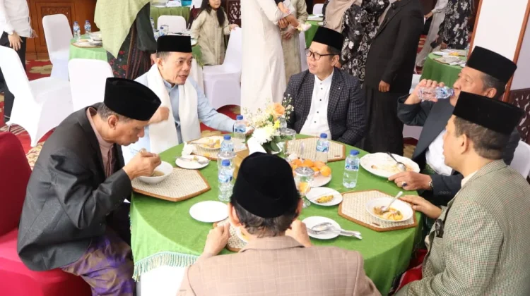 Gubernur Jambi beserta Istri Gelar Open House