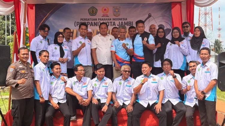 Gebrakan Perpani Kota, Lantik Pengurus Siap Ciptakan 3.000 Anak Kota Jambi Memanah