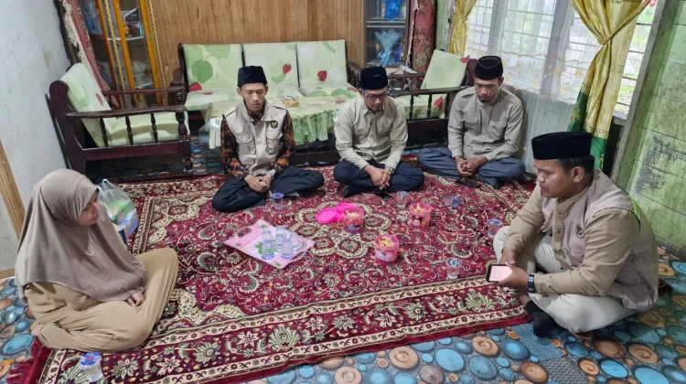 Kepala Kantor Kemenhaj Tanjab Barat Takziah ke Rumah Duka Jemaah Haji Kloter BTH 24