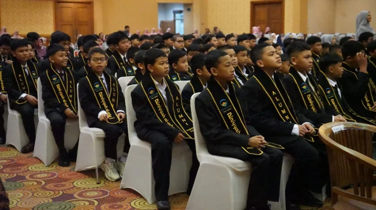 Diniyah Al Azhar Jambi Gelar Wisuda SDIT dan SMP IT Tahun 2026