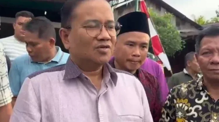 Walikota Jambi Serahkan Bantuan Program Kampung Bahagia