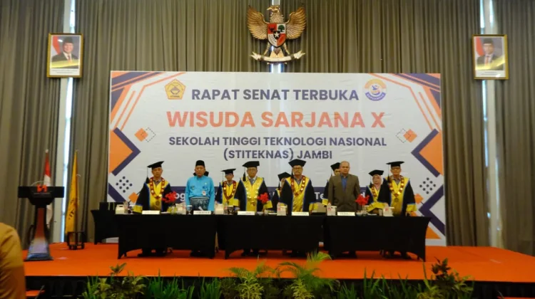 Seratus Wisudawan STITEKNAS