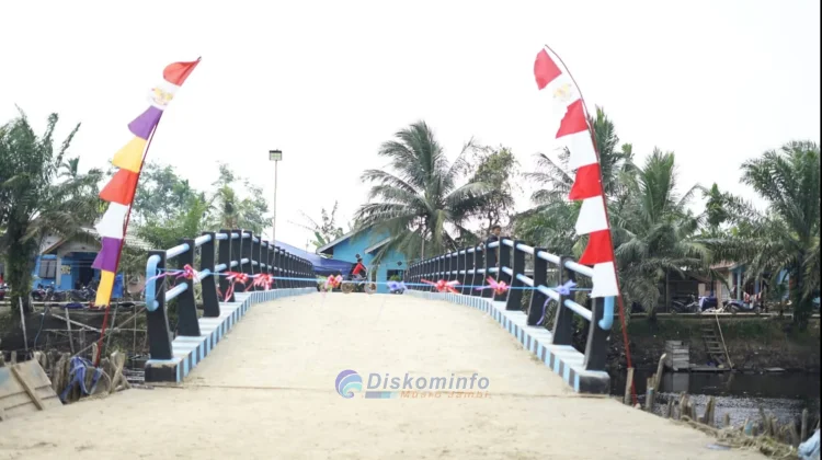 BBS Resmikan Jembatan Bentari di Desa Betung Kumpeh