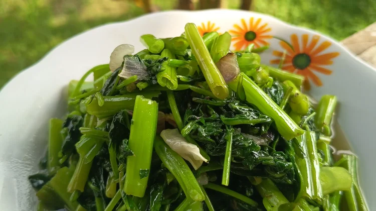 Tumis Kangkung agar Tetap terlihat Segar Hijau