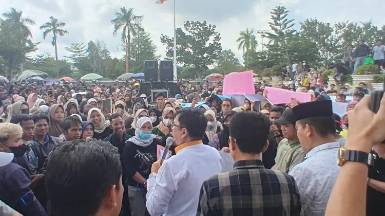 Demo di Depan DPRD Provinsi Jambi, Massa Desak MBG Dilanjutkan