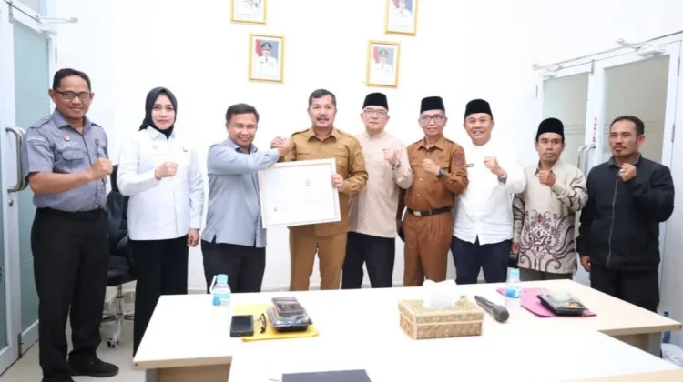 Kanwil Kemenkum Jambi Serahkan Sertifikat Indikasi Geografis Beras Payo Kerinci