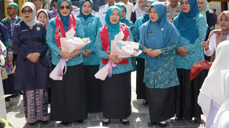 Hesti Haris Tinjau 10 Program Pokok PKK di Desa Pondok Agung