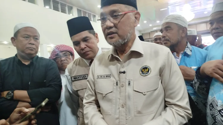 Tiba di Jambi, Jemaah Haji Kloter BTH 20 Disambut Menteri Haji dan Umrah