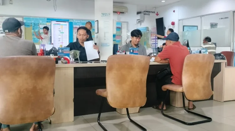 Libur Tiba Layanan Service Roda Empat Membludak