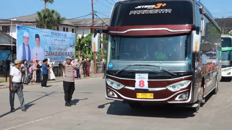 Kepulangan 270 Jamaah Haji Tanjabar Kloter 2 di Sambut Bupati Anwar Sadad