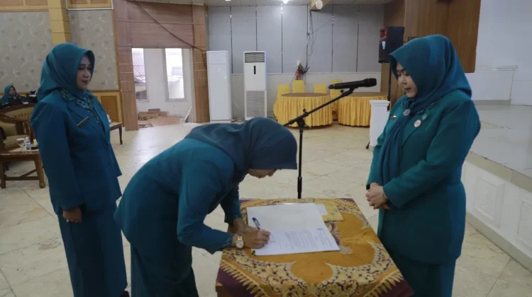 Pelantikan Ketua TP PKK dan Tim Pembina Posyandu