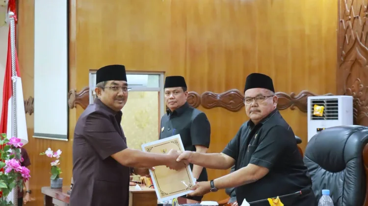 Bupati Anwar Sadat Sampaikan Jawaban atas Pandangan Umum Fraksi DPRD