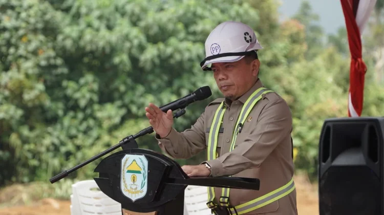Gubernur Al Haris Letakkan Batu Pertama Pembangunan RSUD Bukit tengah di Kerinci