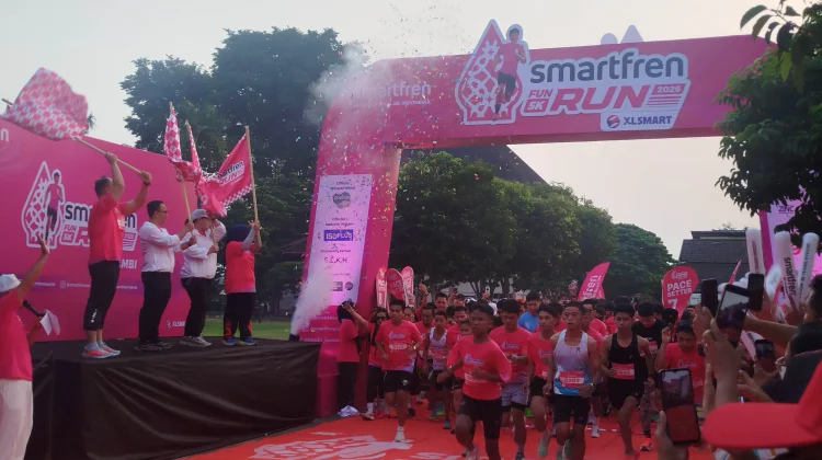 Meriah, Smartfren Fun Run 2026 di Kota Jambi diikuti Ribuan Peserta