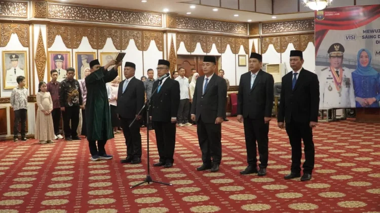 Gubernur Lantik Lima Pejabat Pimpinan Tinggi Pratama, Tekankan Penguatan Kinerja