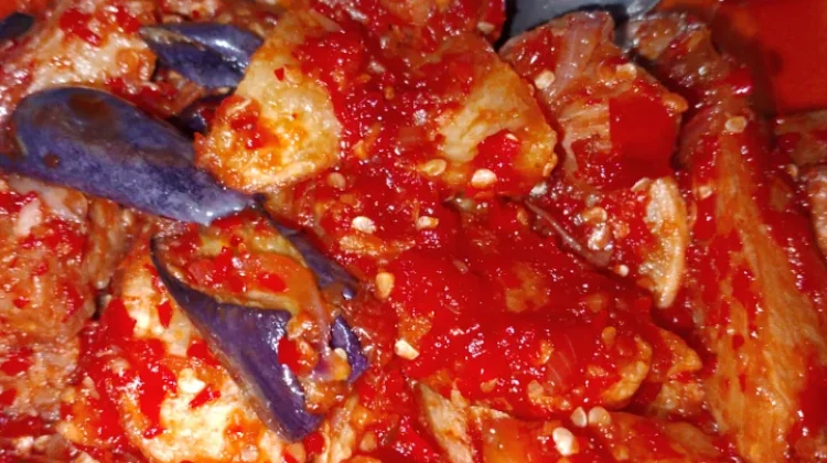 Sambal Kentang Kombinasi Terong Ungu Biar lebih Berwarna.
