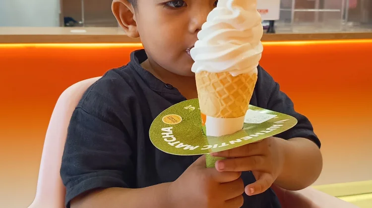 Batasan Aman Memberikan Es Krim untuk Batita