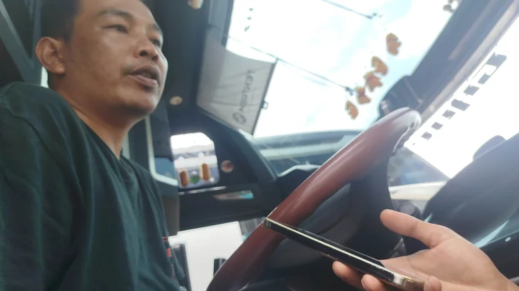 Sopir Keluhkan Antrean Solar Hambat Perjalanan