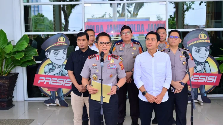 Kapolda Jambi Pimpin Konferensi Pers Dugaan TPPO dan Serahkan Kembali Bayi 8 Bulan