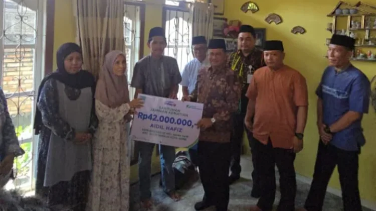 Bukti Nyata Perlindungan Ketua RTSantunan Jaminan Kematian Diserahkan