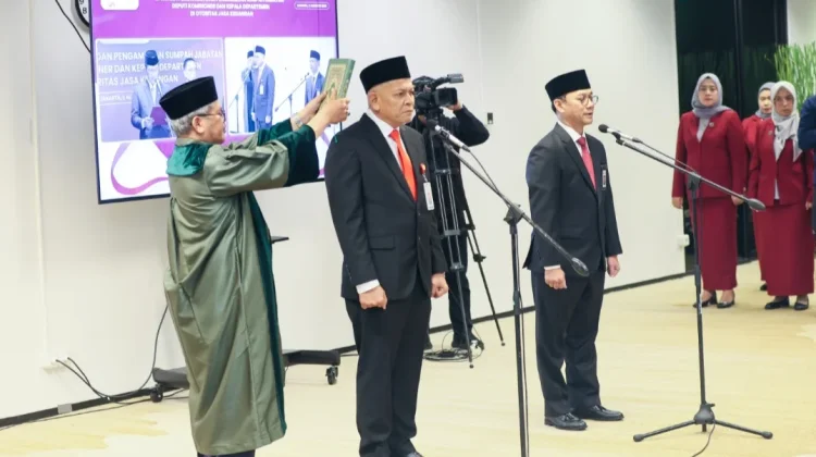 Perkuat Kinerja Organisasi OJK Lantik Pejabat Baru