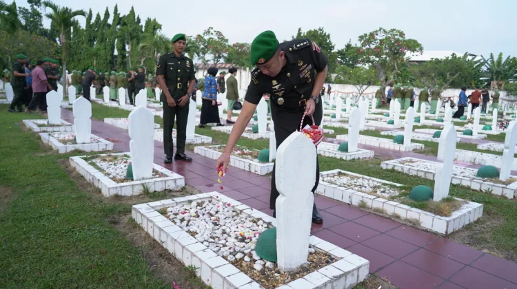Kasrem 042/Gapu Ziarah dalam Rangka Hut Ke-1 Kodam XX/Tuanku Imam Bonjol
