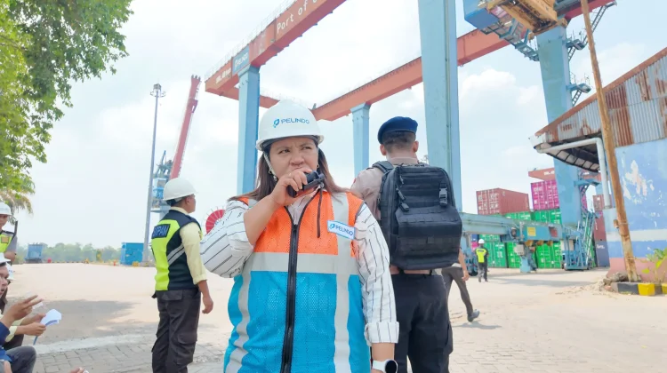 Pelindo Gelar Simulasi Penggunaan APAR dan Ancaman Bom di Terminal Peti Kemas