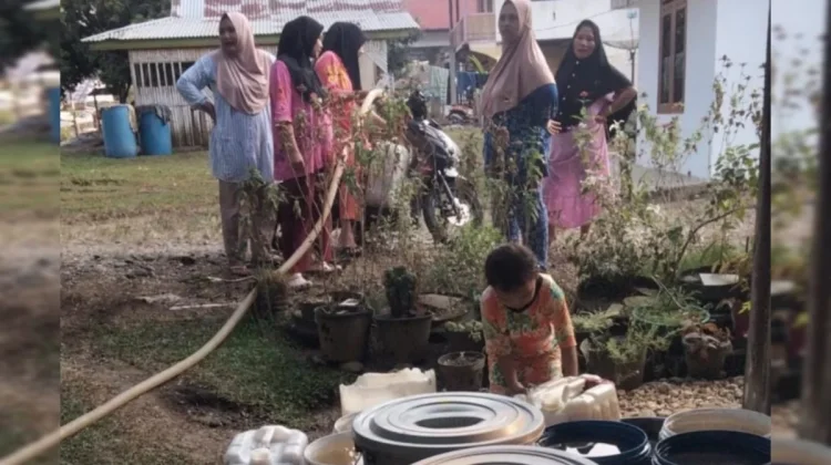 Pemkab Merangin Salurkan Bantuan Air Bersih ke Desa Kungkai