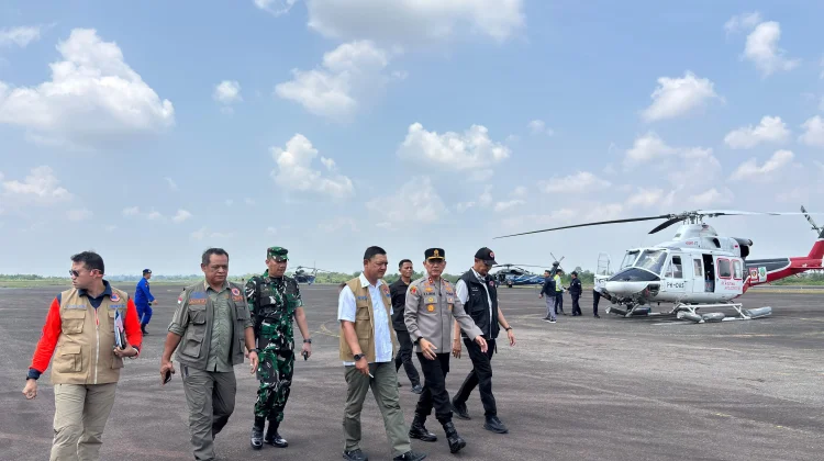 Kapolda Jambi Bersama Satgas Karhutla Pantau Langsung Kebakaran Lahan Gambut