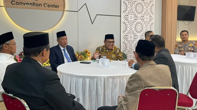 Rektor UIN STS Jambi Hadiri Wisuda Perdana ITSNU