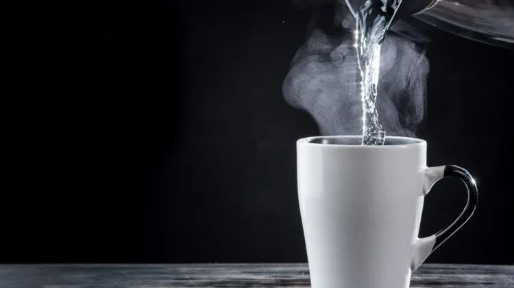 Manfaat Minum Air Hangat di Pagi Hari