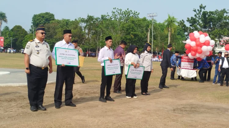Resmi Bebas Tiga Warga Binaan Jambi Mendapatkan Modal Usaha