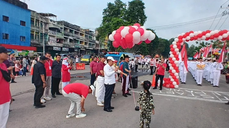 Wagub Jambi Lepas Pawai Pembangunan Semarakan HUT RI ke-81
