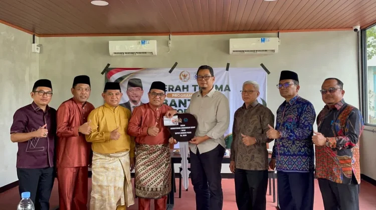 UIN STS Jambi Terima Bantuan 8 Motor Sampah