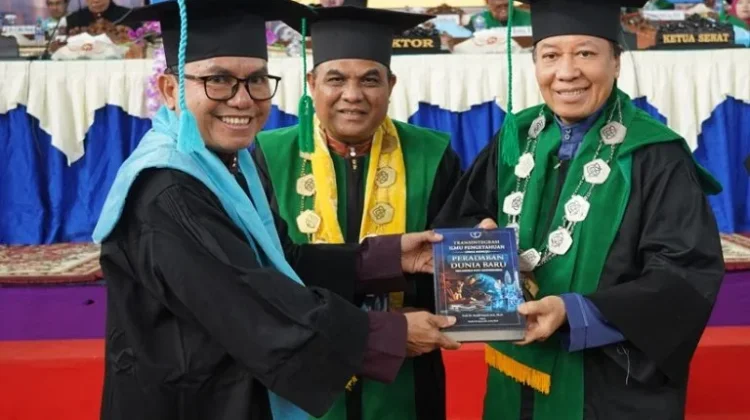 Prof Su’aidi Serahkan Dua Buku di Pengukuhan Guru Besar