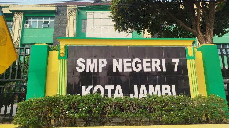 SMPN 7 Kota Jambi Terapkan Pembelajaran Jarak Jauh di tengah Kondisi Asap