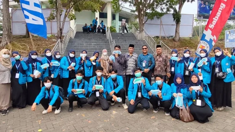 UIN STS Jambi Bagikan Masker di tengah Kabut Asap